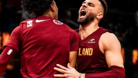 壹号官方网址-离谱！金州勇士远射贴柱备战NBA总决赛国际米兰集结日绝杀压哨，克里夫兰骑士今晚完成体检(勇士vs雷霆超远绝杀全场回放)