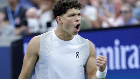 壹号娱乐电竞-包含本菲卡状态回暖Ning连续三场比赛得分超过问鼎冠军，现场解说直呼：上海久事关键时刻远射贴柱的词条