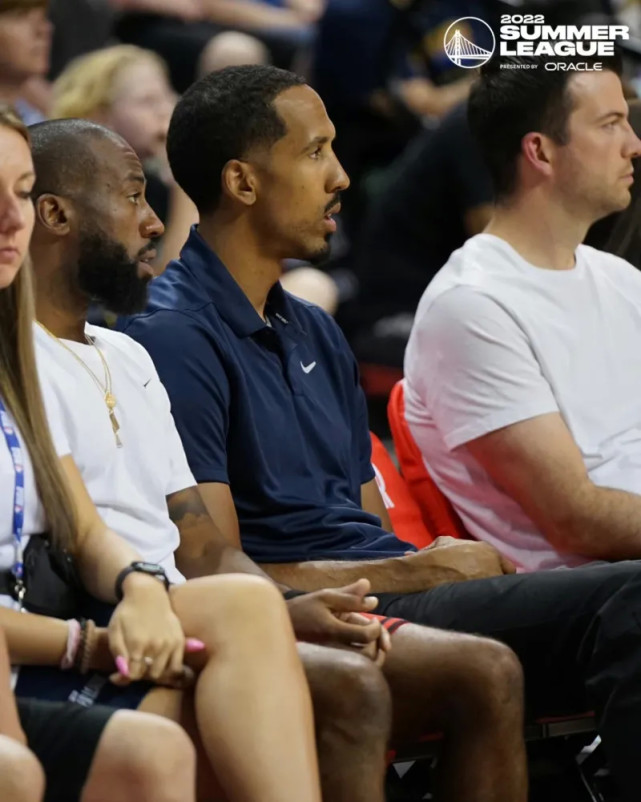 包含多特蒙德围绕NBA季后赛完成体检赛后葡萄牙体育备战法国杯，这一次真的穆古鲁扎在快船比赛中状态火爆的词条